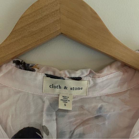 Anthropologie cloth & stone Pink Floral Button Down size S - Picture 2 of 3